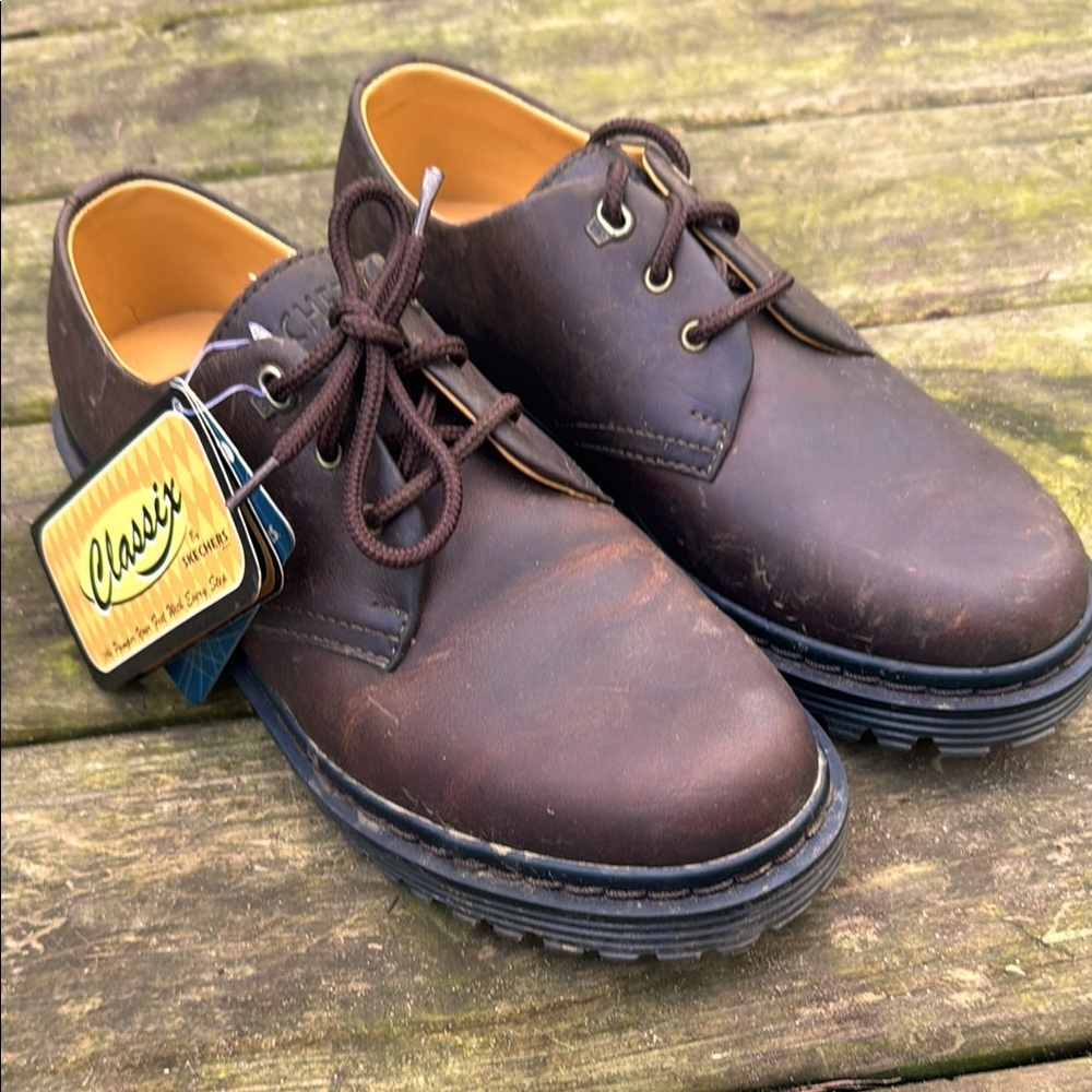 Classic Brown Leather Oxfords with Rich Detailing